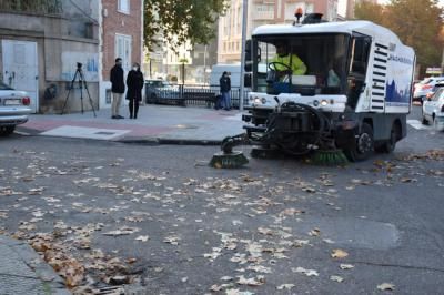 Se intensifica la campaña de recogida de hojas para evitar accidentes