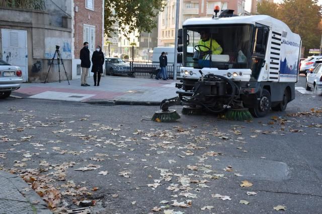 Se intensifica la campaña de recogida de hojas para evitar accidentes