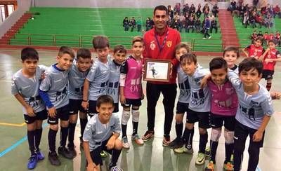 El equipo Benjamín del FS Talavera visita al mítico Joan Linares