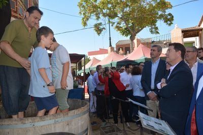 Gran afluencia de público en la Feria Medieval del Vino de Montearagón