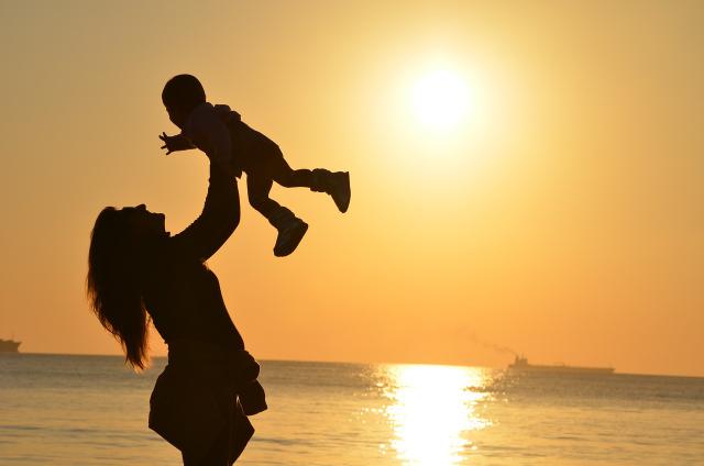 La carga mental de las madres en verano: ¿Aumenta o desciende?