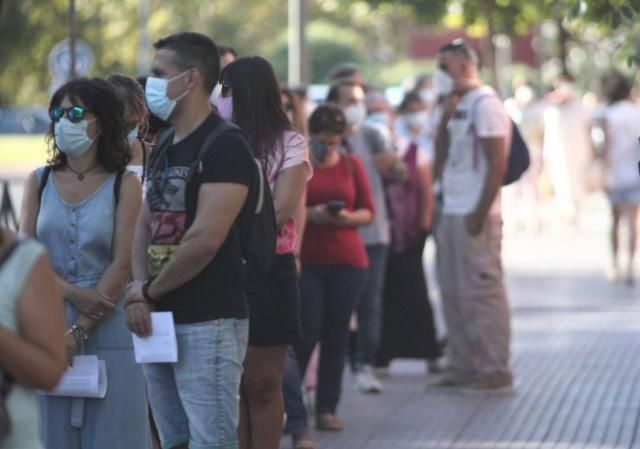 Profesores esperando hacerse el test