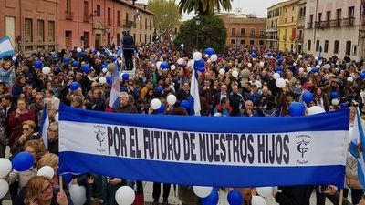 Cerca de 2.500 talaveranos salen a la calle para pedir cambios “por su futuro”