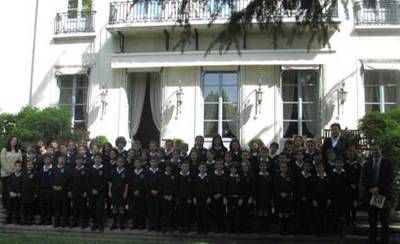 Alumnos del Colegio Maristas visitan la residencia del embajador francés en España