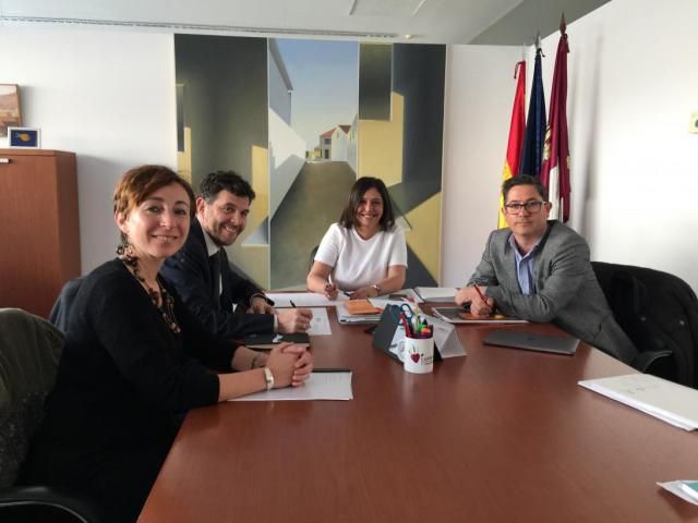 Reunión en la Consejería de Educación, Cultura y Deportes.