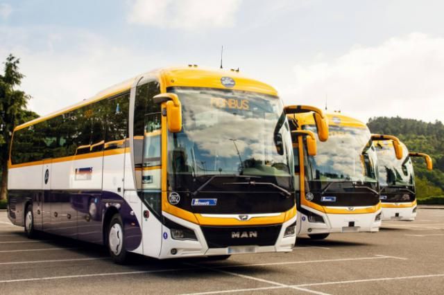 La Junta logra aplazar la supresión de servicios anunciados por Monbus