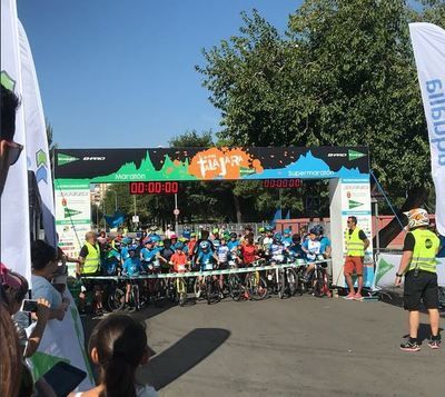 Alrededor de un centenar de niños participan en la ‘Mini Talajara’