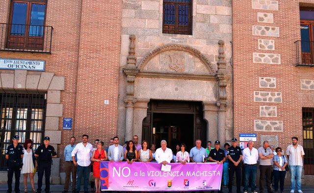 Minuto de silencio por la violencia de género