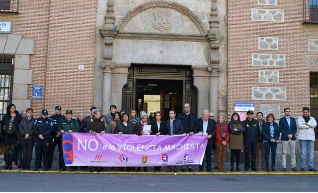 Minuto de silencio por las 4 últimas víctimas de violencia género