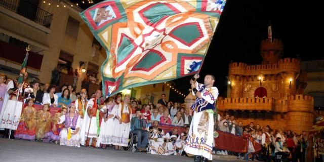 La localidad celebra su fiesta de Moros y Cristianos.