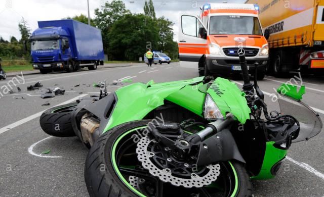 Muere un motorista tras sufrir una caída