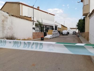 La anciana fallecida en Casas de Benitez ha sido disparada por su hijo, que después se ha quitado la vida