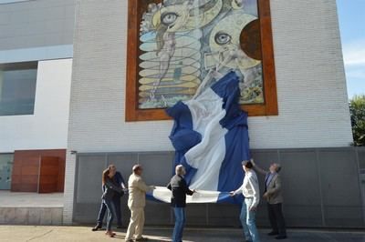 La fachada del recinto Talavera Ferial estrena mural de cerámica firmado por Antonio Cerro