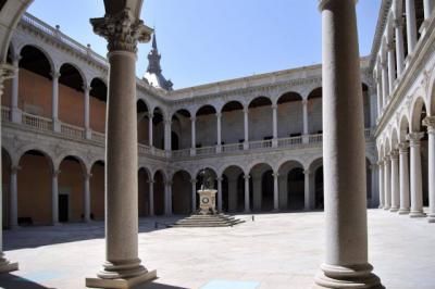 Desalojan el Museo de Santa Cruz de Toledo tras el incendio de un foco proyector