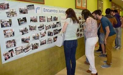 Más de cien antiguos alumnos se reencuentran en el 'Clemente Palencia'