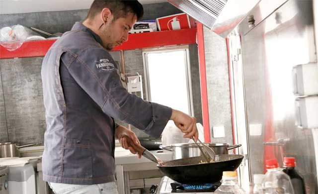 El chef Carlos Maldonado da de comer a 150 personas en Talavera