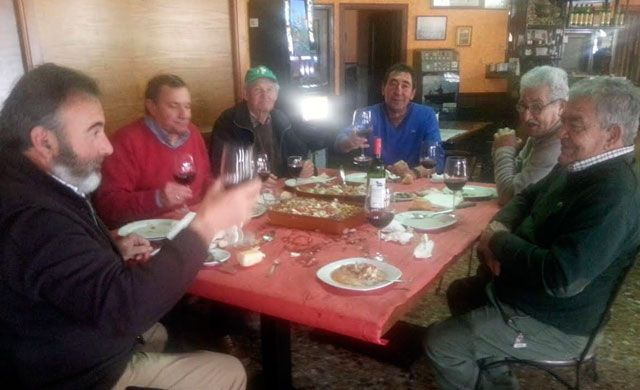 Reunión de buenos amigos para celebrar la fiesta de 'La Candelaria'