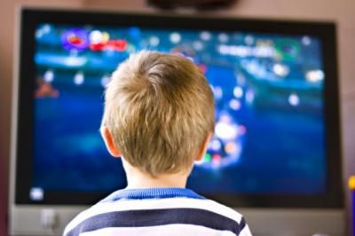 Los niños españoles ven la televisión cerca de 7 horas a la semana