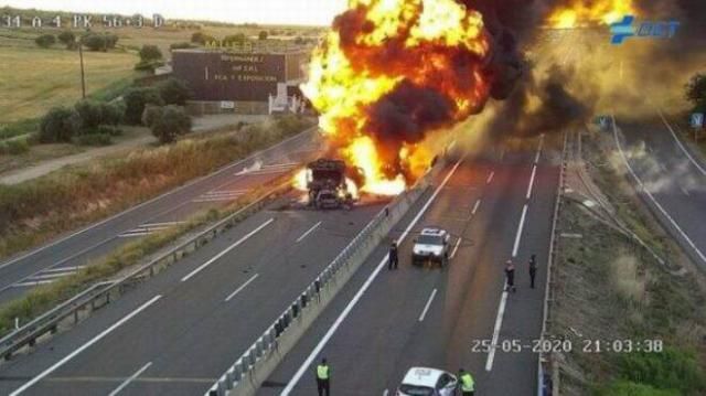 SUCESOS | Al menos un fallecido tras el choque de un coche y un camión en la A-4 en Ocaña