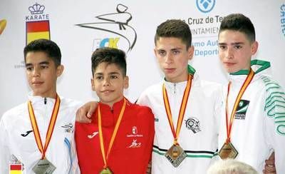 El talaverano Víctor Cuerva se cuelga el oro en el Campeonato de España de Karate