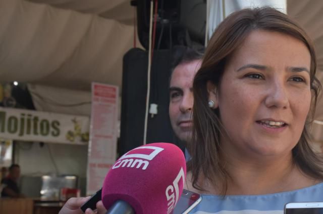 La consejera de Fomento, Agustina García Élez, durante su visita a las Ferias de San Mateo de Talavera de la Reina