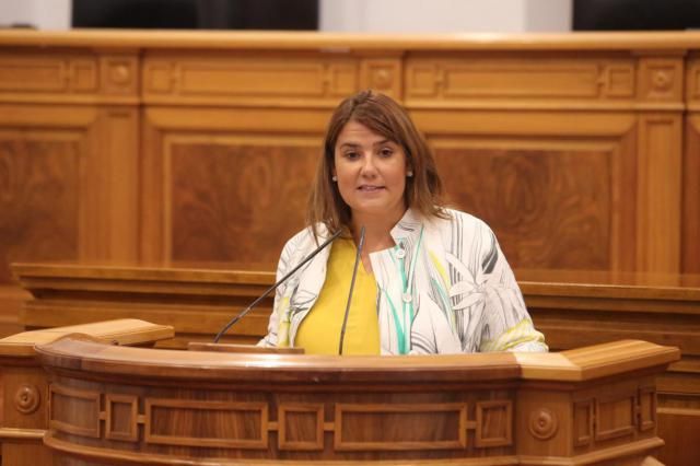 La consejera de Fomento, Agustina García Élez, durante su comparecencia en las Cortes regionales