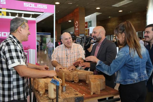 El Gobierno regional alaba el buen entendimiento entre la tradición artesana y la modernidad de la tecnología