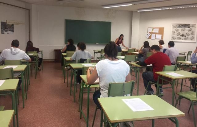 4.037 opositores se examinan para optar a las plazas de auxiliar sanitario, ayudante de cocina y encargado de obras públicas