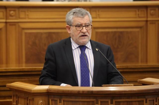 El  consejero de Educación, Cultura y Deportes, Ángel Felpeto, durante su intervención en Las cortes