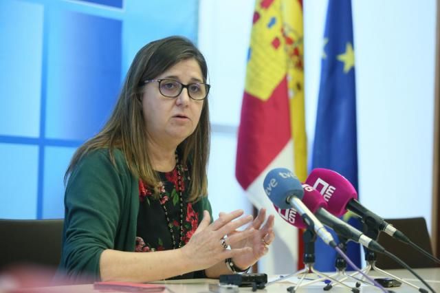 a directora gerente del Servicio de Salud de Castilla-La Mancha (SESCAM), Regina Leal