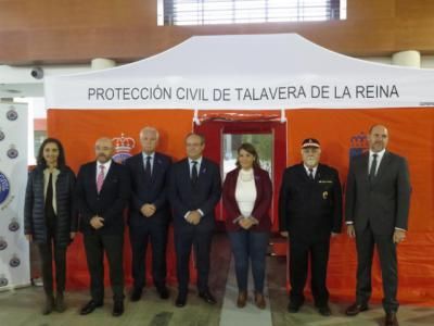 La Junta entrega a los voluntarios de Protección Civil de Talavera de una tienda de campaña de primeros auxilios