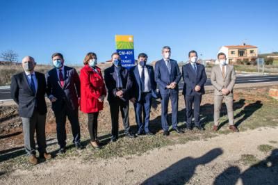 Page inaugura la carretera entre Navahermosa y Los Navalmorales