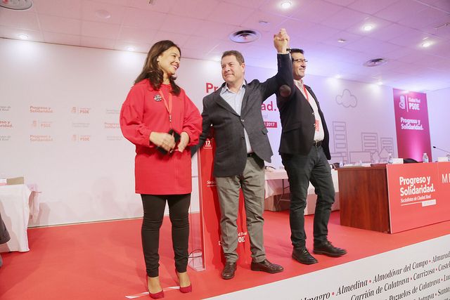 Page marca distancias entre el PSOE y el "populismo" de izquierdas y las "políticas de la derecha" de Cospedal