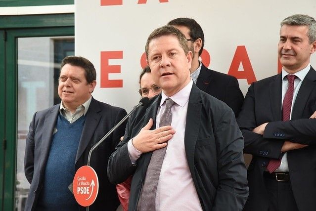 Page felicita 'de corazón' a Pedro Sánchez y al PSOE tras ganar las elecciones