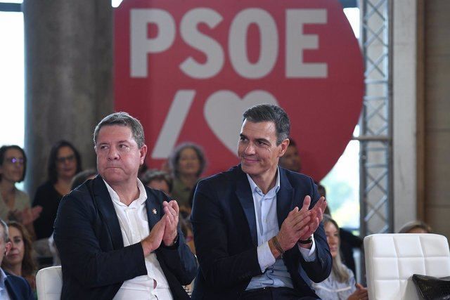 Emiliano García-Page y Pedro Sánchez | Fernando Sánchez - Europa Press - Archivo