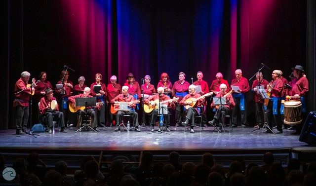 San Bartolomé de las Abiertas da la bienvenida a la Navidad con un concierto de La Parranda Castellana