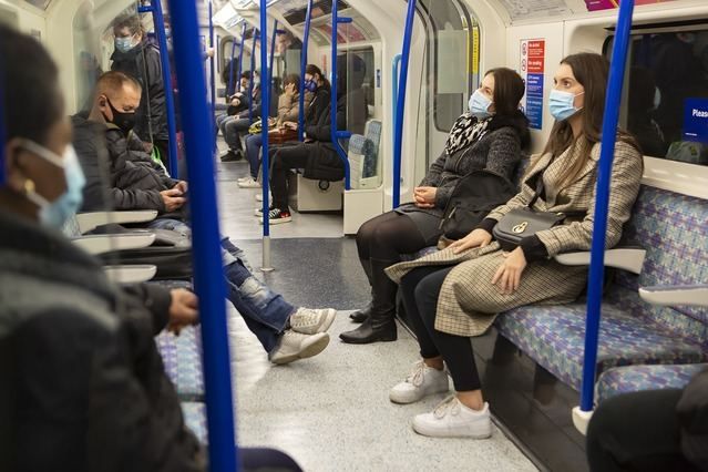 La mascarilla dejará de ser obligatoria 'de forma inmediata' en el transporte