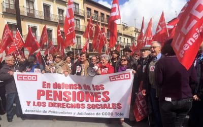 Más de mil personas se concentran en CLM en defensa de las pensiones