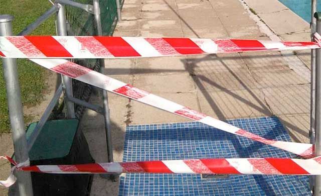 Cerrada la piscina de Gamonal, han aparecido gusanos en el agua