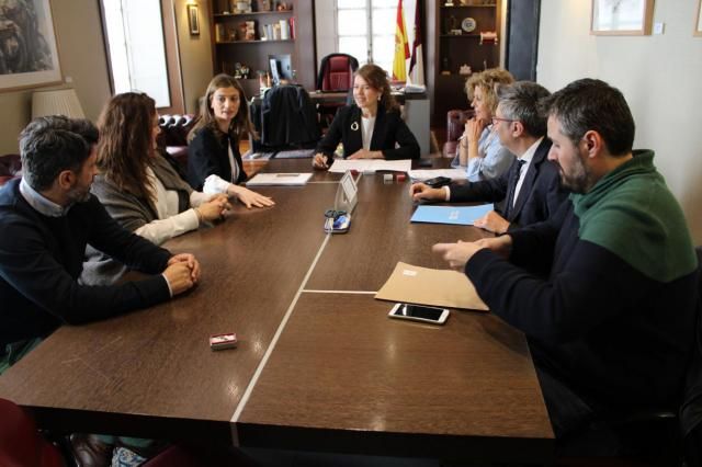 Reunión de trabajo con el Colegio Oficial de Podólogos de la región.