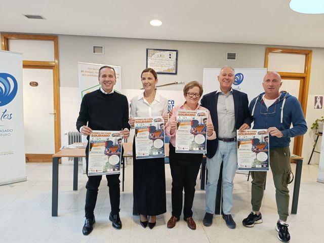 El 50 aniversario del Hospital de Talavera y Ebora Formación aúnan solidaridad en un torneo de pádel a favor de ATAFES