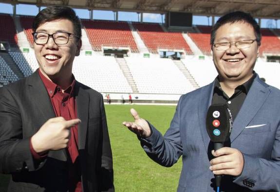 El empresario Lian Xiang, junto a Hui Tang, responsables del FC Jumilla