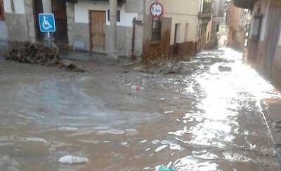 Se inunda Valverde de la Vera tras romperse el muro de contención del pantano (VÍDEO)