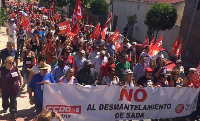 Cientos de personas se manifiestan contra el desmantelamiento de SADA