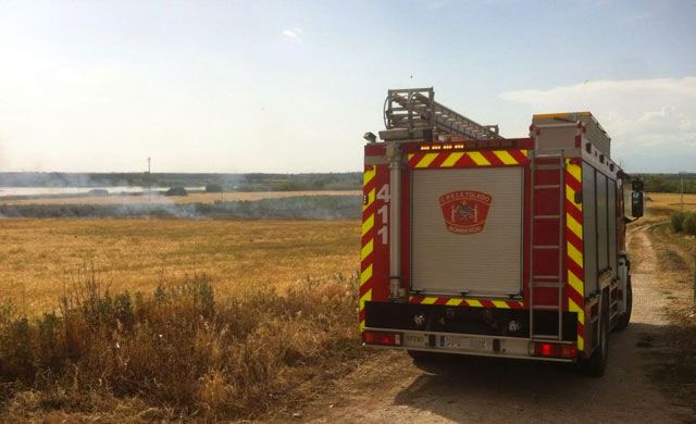 Extinguido el incendio en un campo de cultivo de Las Herencias