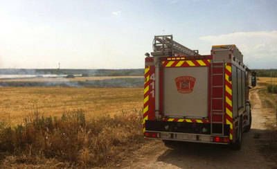 Extinguido el incendio en un campo de cultivo de Las Herencias