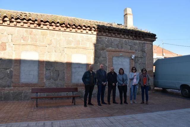 García Élez visita la Casilla de Camineros de Oropesa, cedida por la Junta