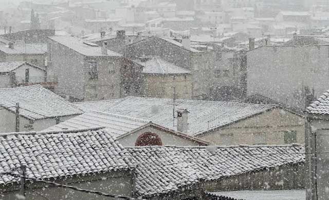 Vuelve a nevar en El Real de San Vicente, la nieve no da tregua