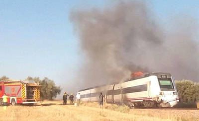 Colisiona un tren que transportaba 103 pasajeros contra un tractor en Carmena