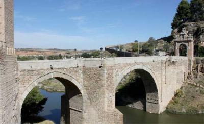 Aparece el cuerpo sin vida de una mujer en las inmediaciones del Puente de Alcántara en Toledo